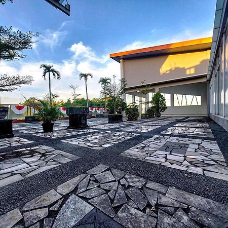Prima Sr Hotel & Convention Yogyakarta Sleman  Zewnętrze zdjęcie