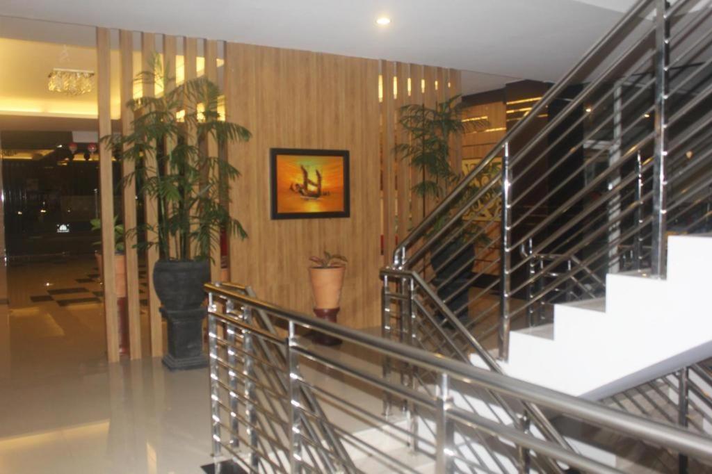 Prima Sr Hotel & Convention Yogyakarta Sleman  Zewnętrze zdjęcie