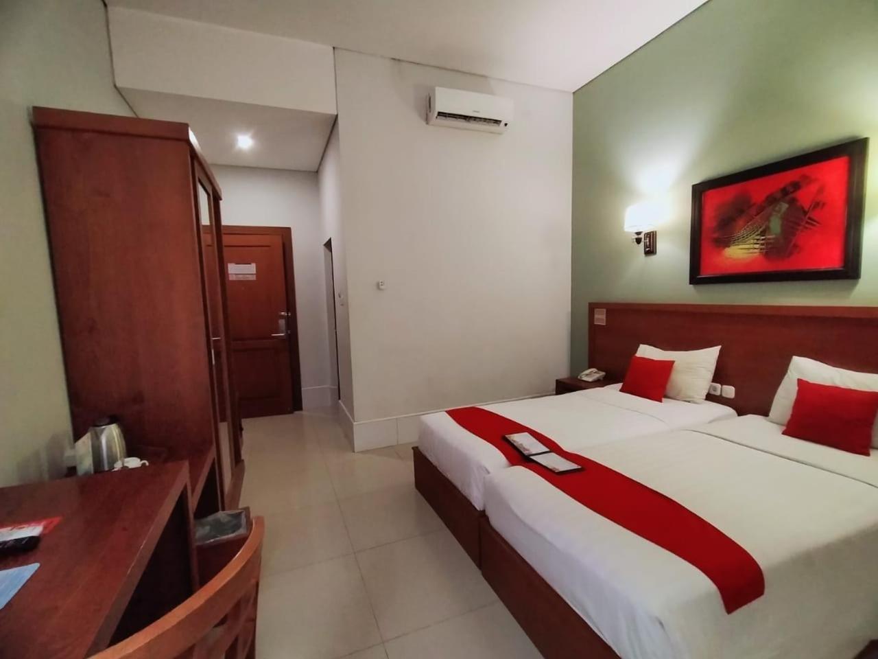 Prima Sr Hotel & Convention Yogyakarta Sleman  Zewnętrze zdjęcie