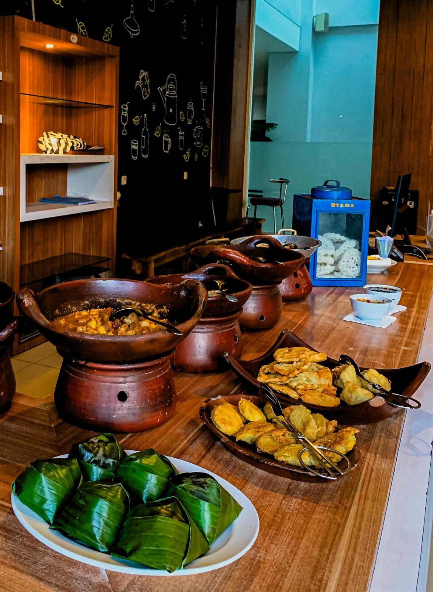Prima Sr Hotel & Convention Yogyakarta Sleman  Zewnętrze zdjęcie