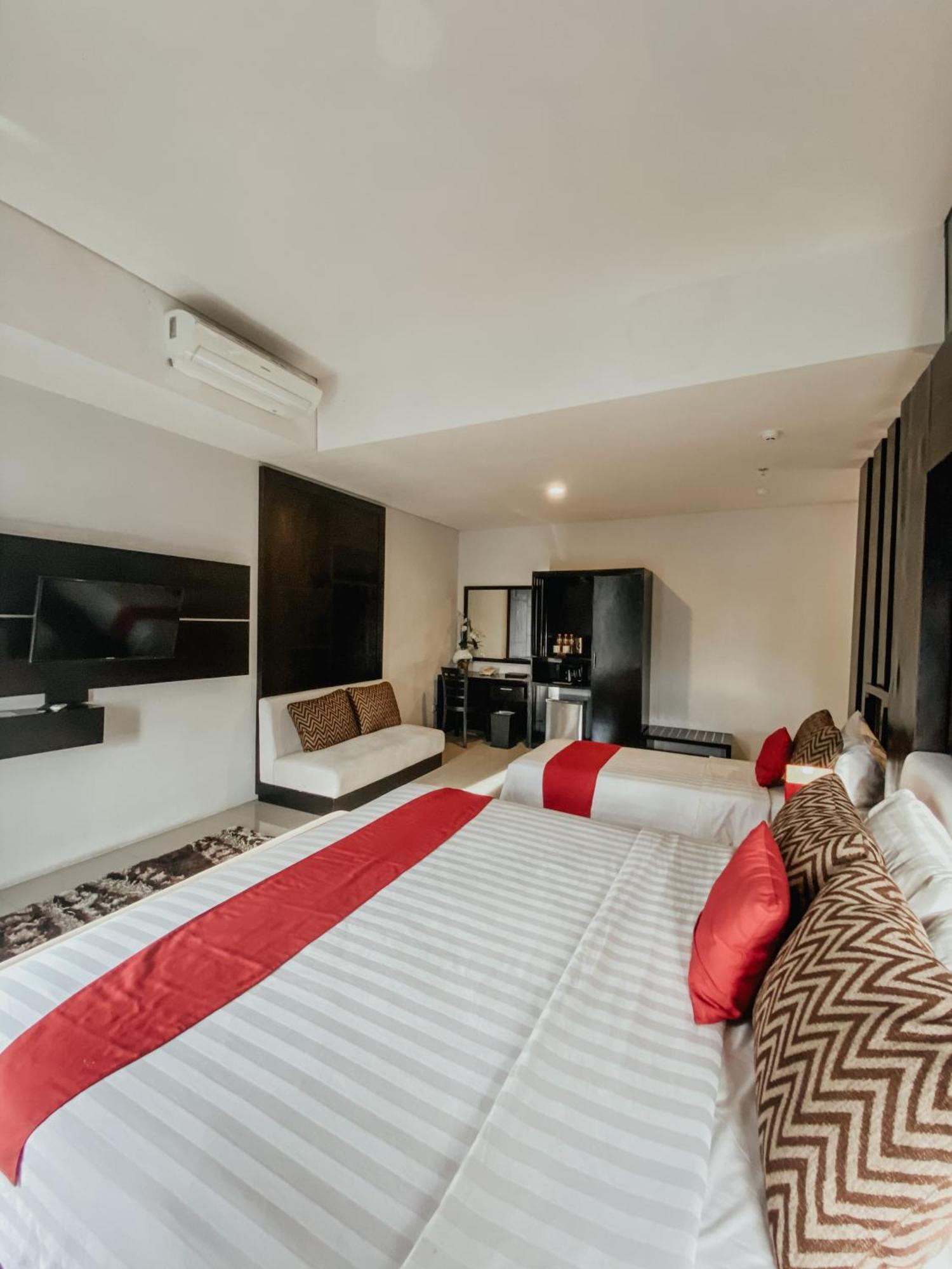 Prima Sr Hotel & Convention Yogyakarta Sleman  Zewnętrze zdjęcie