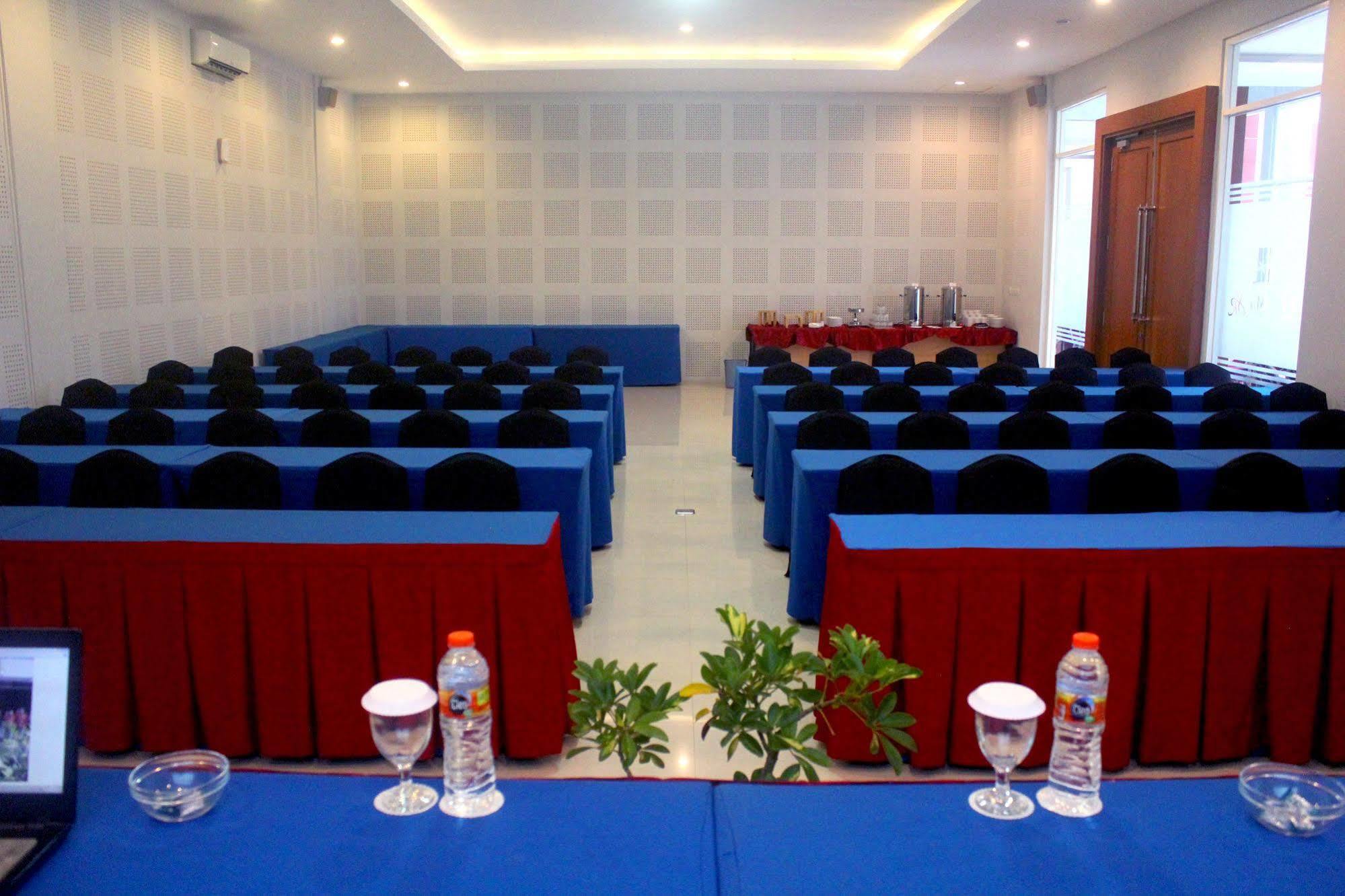 Prima Sr Hotel & Convention Yogyakarta Sleman  Zewnętrze zdjęcie