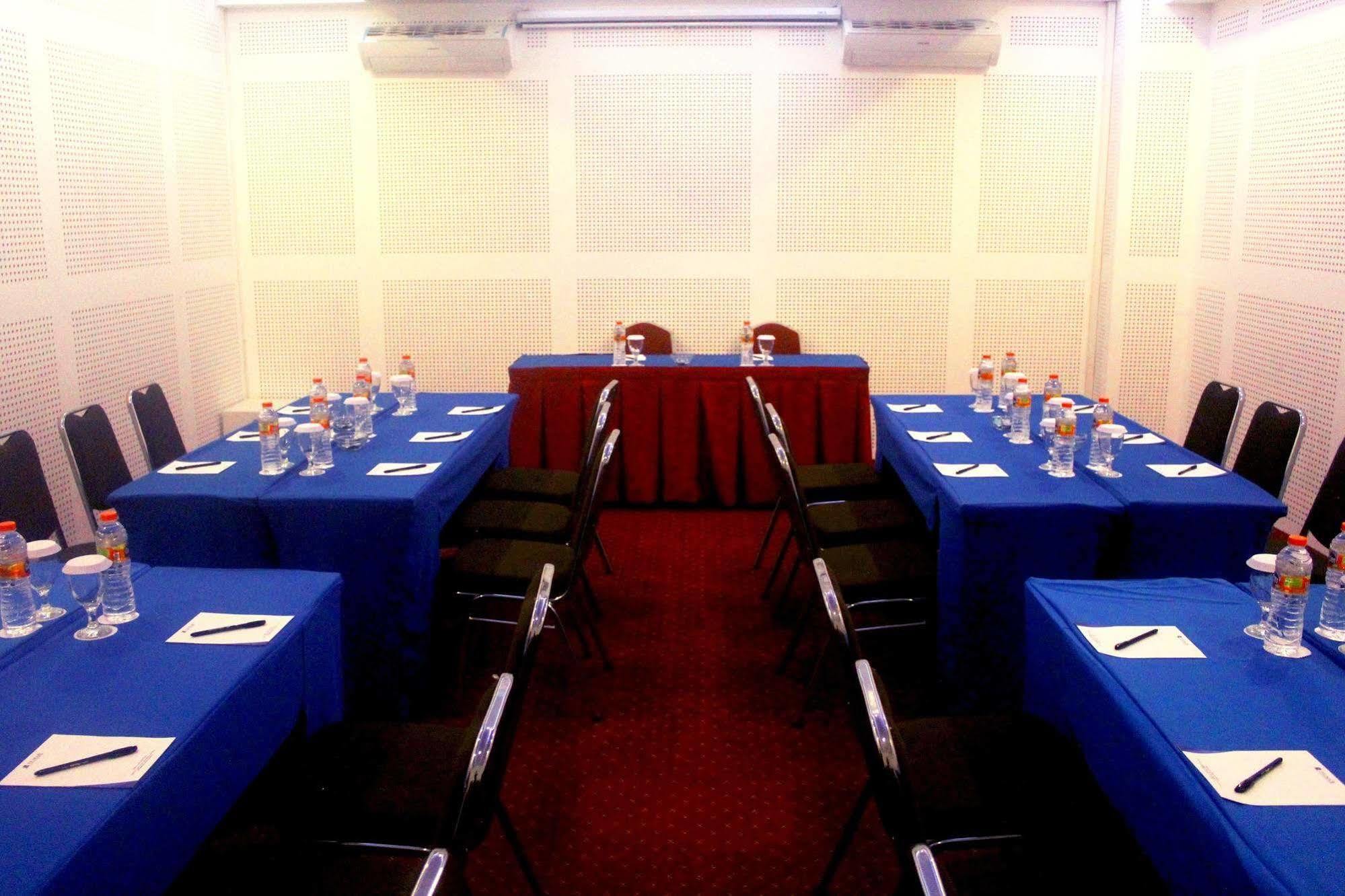 Prima Sr Hotel & Convention Yogyakarta Sleman  Zewnętrze zdjęcie