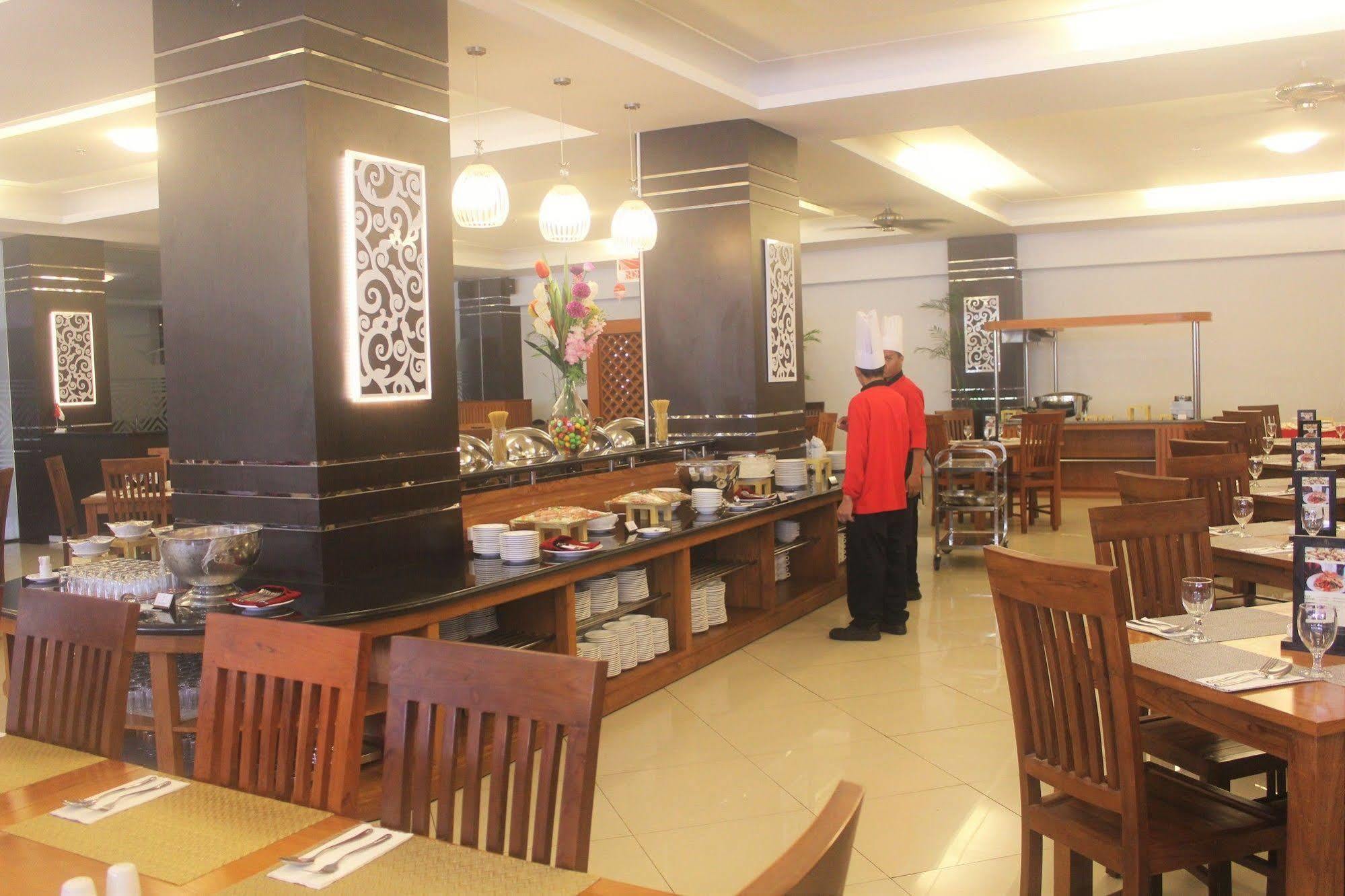 Prima Sr Hotel & Convention Yogyakarta Sleman  Zewnętrze zdjęcie